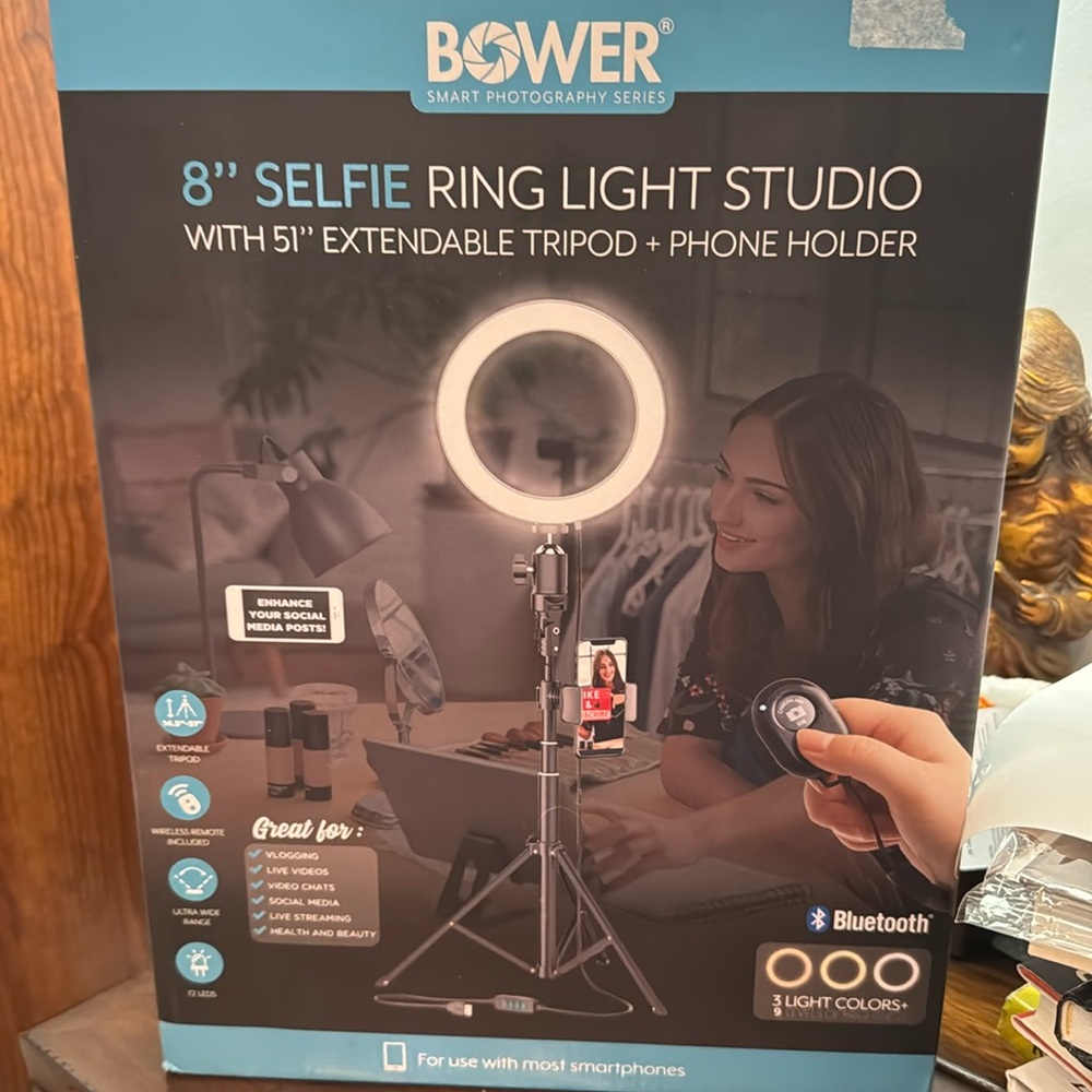 New 8 in ring light